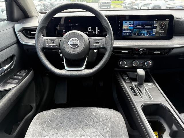 Photo of 2025 Gun Metallic Nissan Kicks