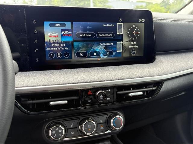 Photo of 2025 Gun Metallic Nissan Kicks