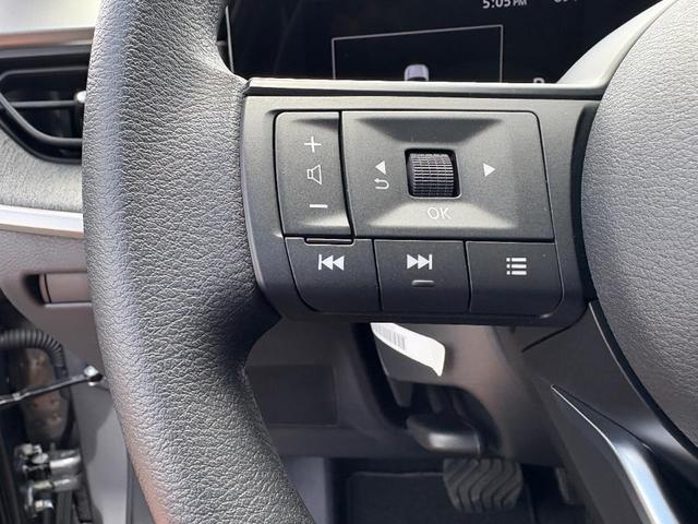Photo of 2025 Gun Metallic Nissan Kicks