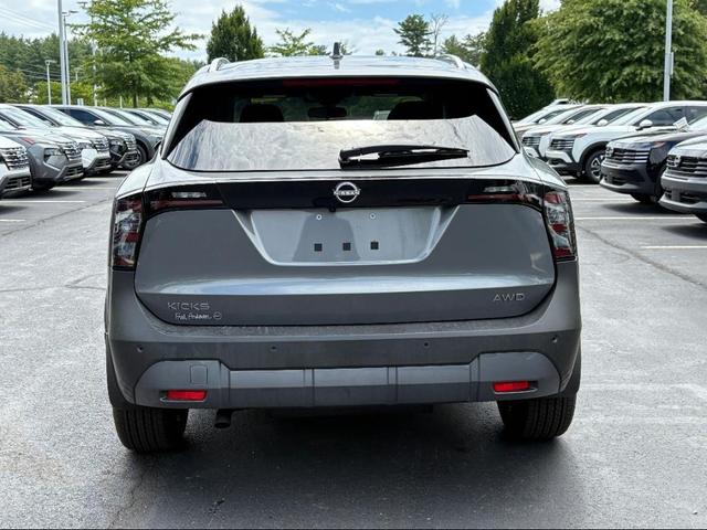 Photo of 2025 Gun Metallic Nissan Kicks