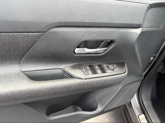 Photo of 2025 Gun Metallic Nissan Kicks