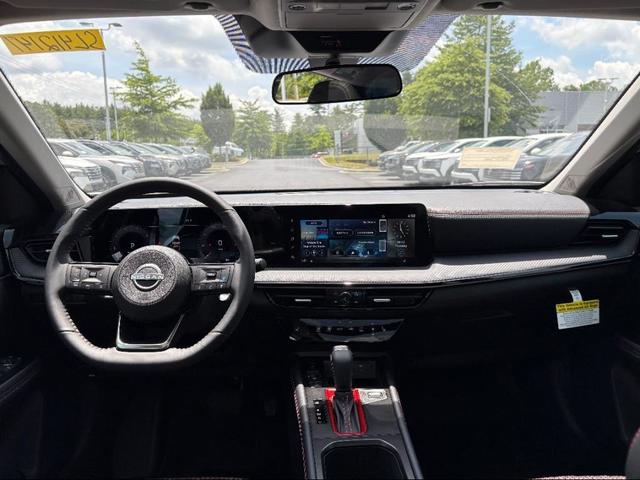 Photo of 2025 Aspen White Tricoat/Super Black Nissan Kicks