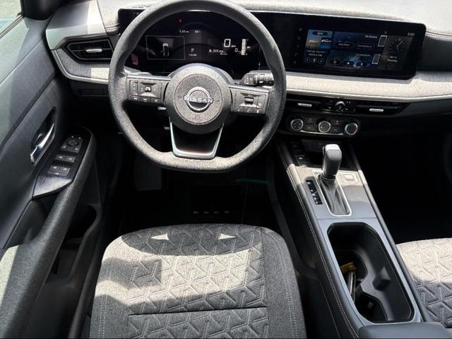 Photo of 2025 Gun Metallic Nissan Kicks