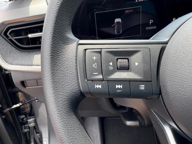 Photo of 2025 Gun Metallic Nissan Kicks
