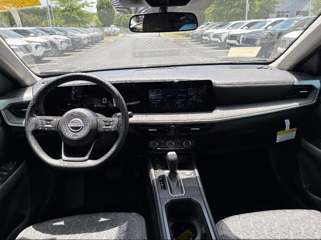Photo of 2025 Gun Metallic Nissan Kicks