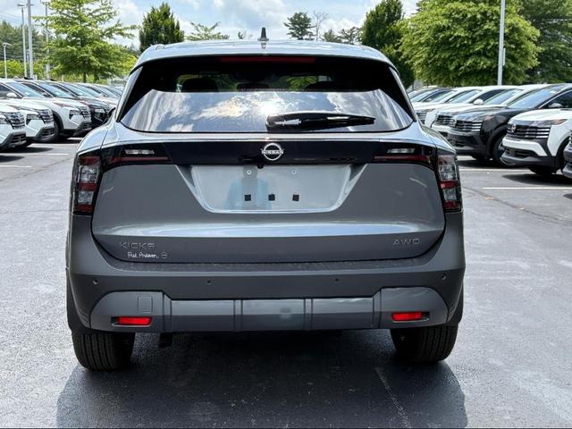 Photo of 2025 Gun Metallic Nissan Kicks