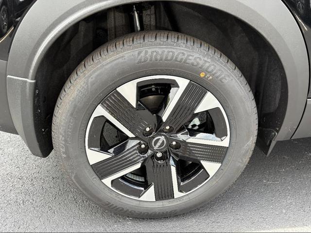 Photo of 2025 Super Black Nissan Kicks