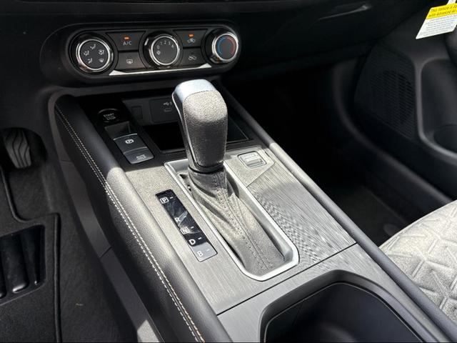 Photo of 2025 Super Black Nissan Kicks