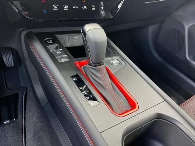 Photo of 2025 Canyon Bronze Metallic Nissan Kicks