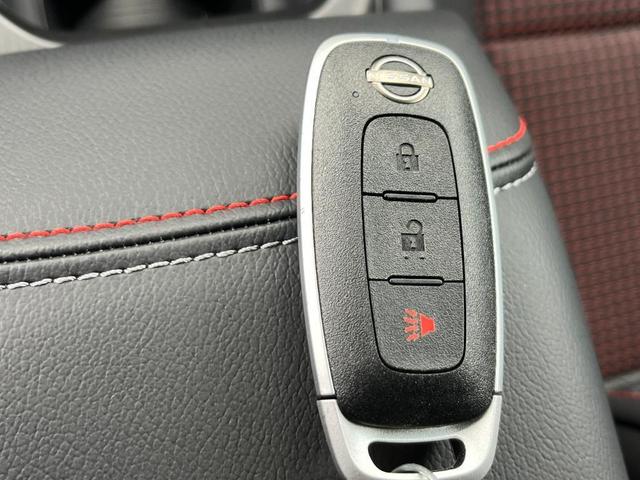 Photo of 2025 Canyon Bronze Metallic Nissan Kicks