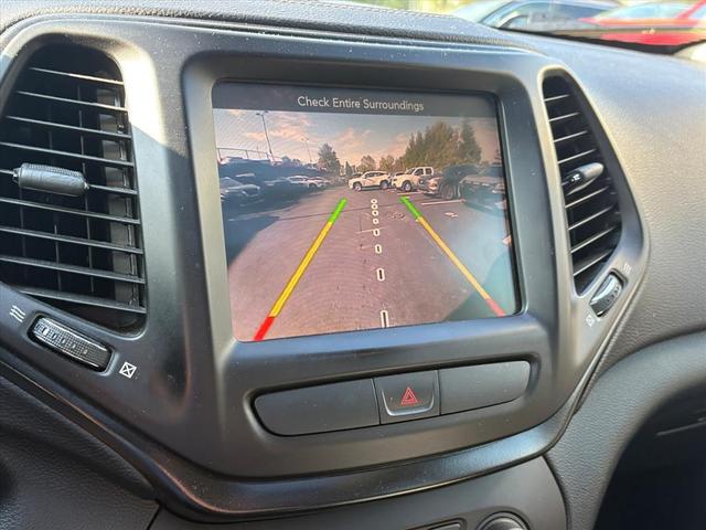 Photo of 2015 Granite Crystal Metallic Clearcoat Jeep Cherokee