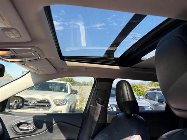 Photo of 2015 Granite Crystal Metallic Clearcoat Jeep Cherokee