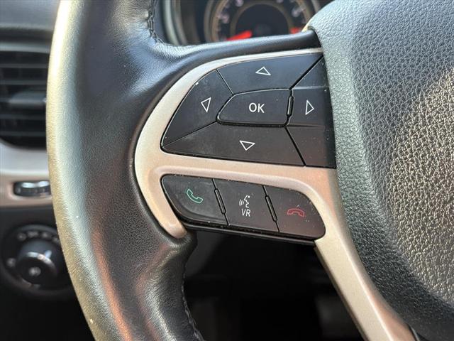 Photo of 2015 Granite Crystal Metallic Clearcoat Jeep Cherokee