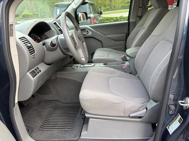 Photo of 2020 Arctic Blue Metallic Nissan Frontier