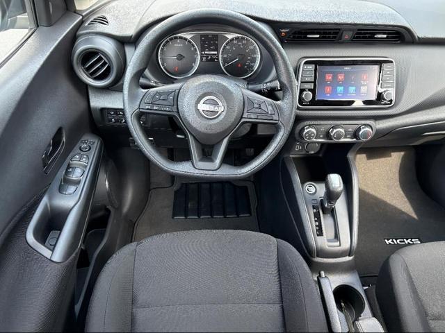 Photo of 2025 Gun Metallic Nissan Kicks