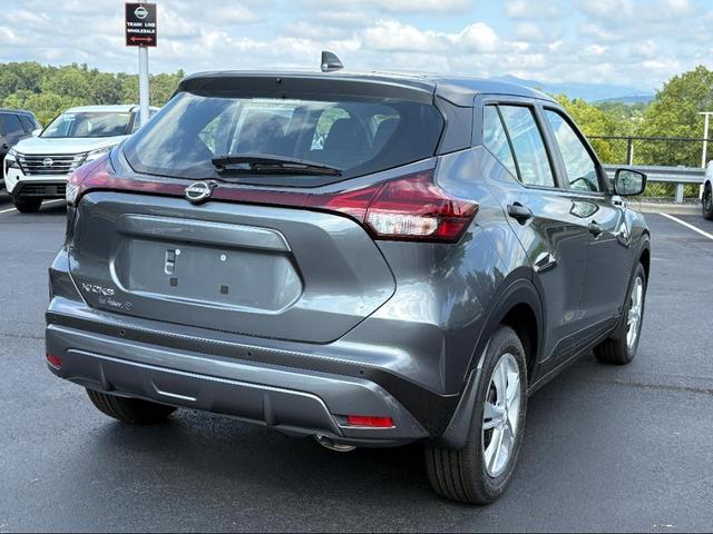 Photo of 2025 Gun Metallic Nissan Kicks