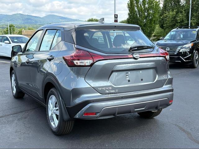 Photo of 2025 Gun Metallic Nissan Kicks