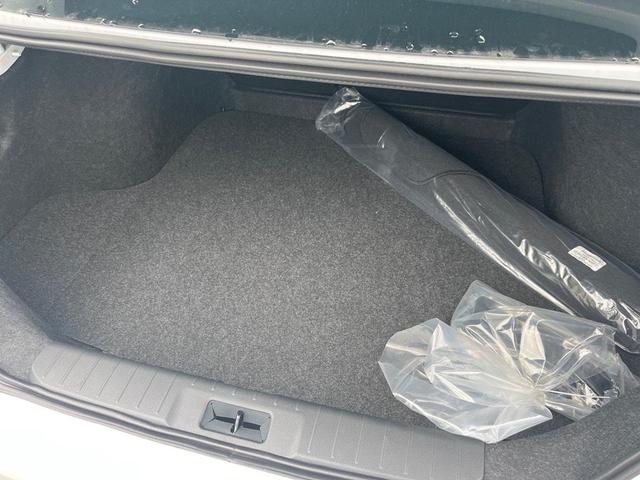 Photo of 2025 Aspen White Tricoat/Super Black Nissan Sentra