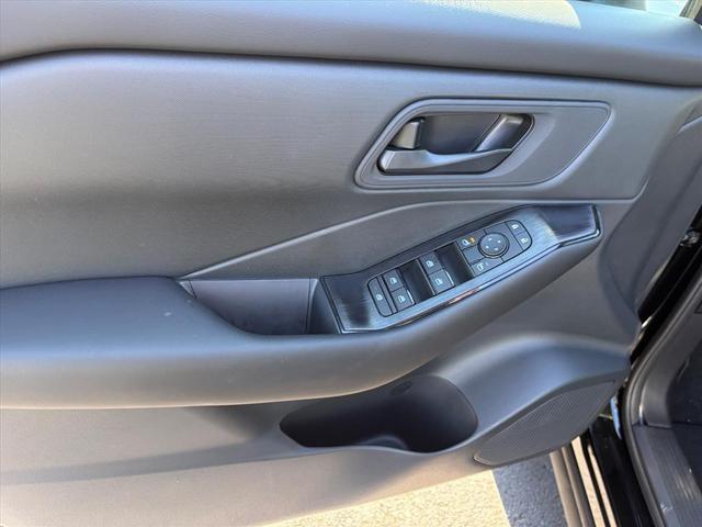 Photo of 2026 Super Black Nissan Rogue