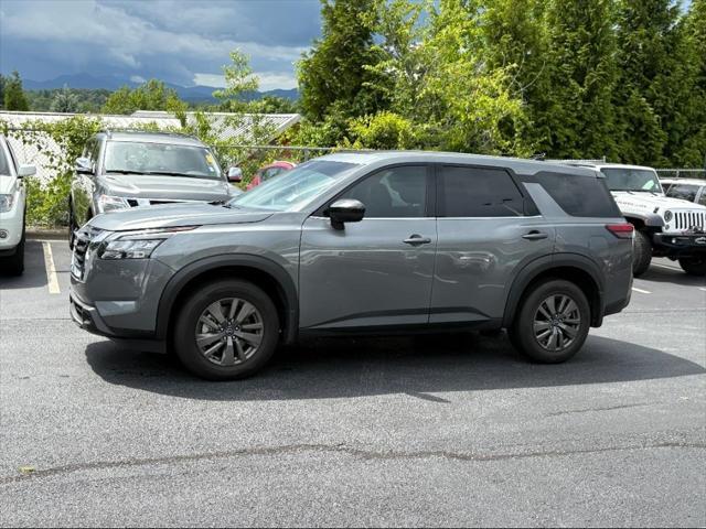 Photo of 2025 Gun Metallic Nissan Pathfinder