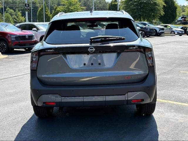 Photo of 2025 Gun Metallic Nissan Kicks