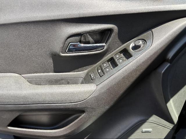 Photo of 2016 Cyber Gray Metallic Chevrolet Trax