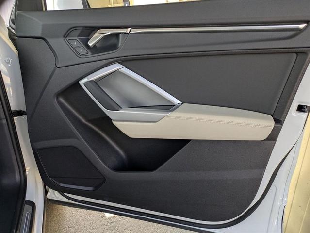 Photo of 2022 Ibis White Audi Q3