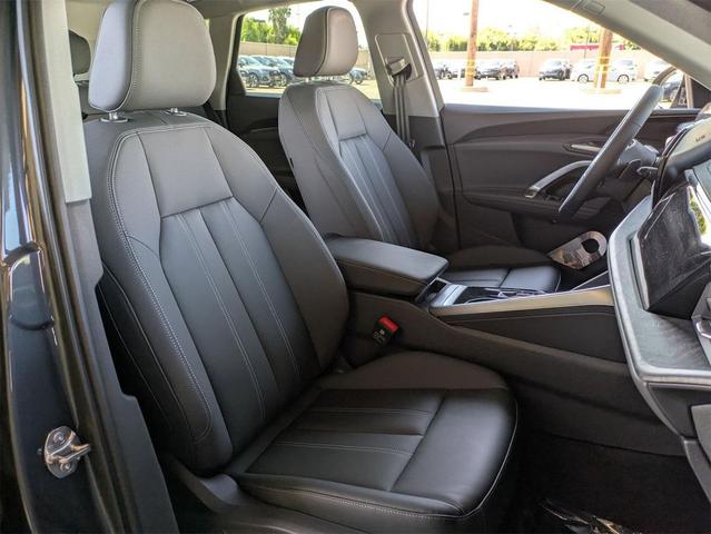 Photo of 2025 Tambora Gray Metallic Audi Q5