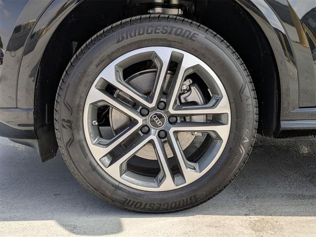 Photo of 2025 Mythos Black Metallic Audi Q5