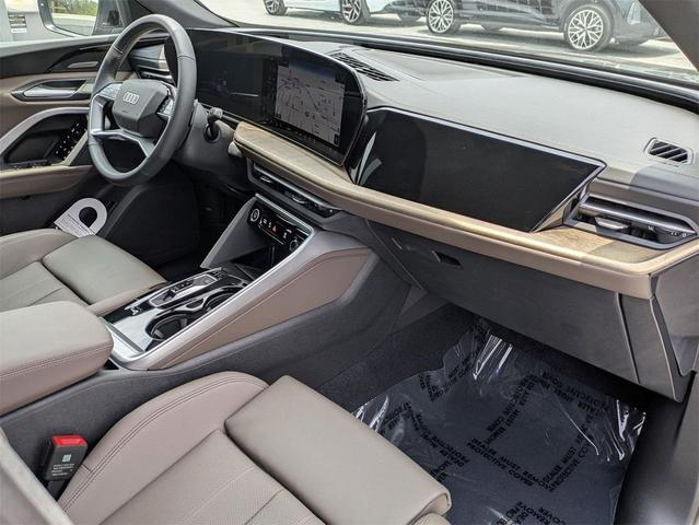 Photo of 2025 Gray Audi Q5