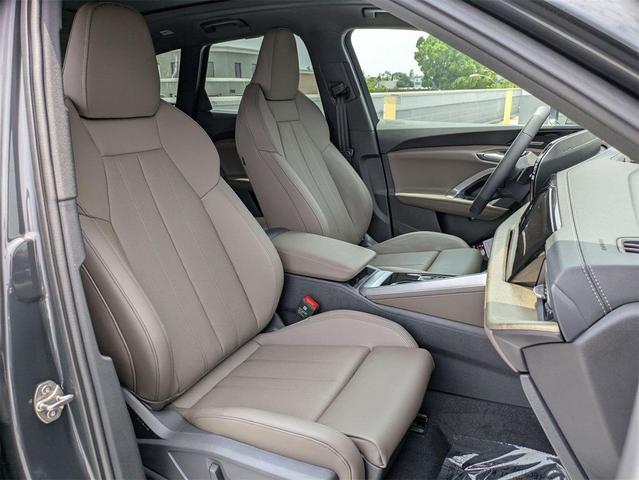 Photo of 2025 Gray Audi Q5
