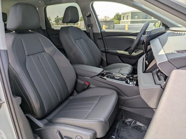 Photo of 2025 Glacier White Audi Q6 e-tron