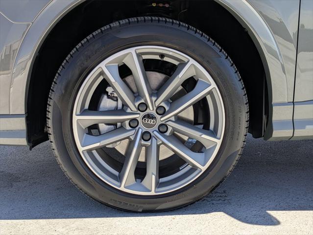 Photo of 2025 Chronos Gray Metallic Audi Q3