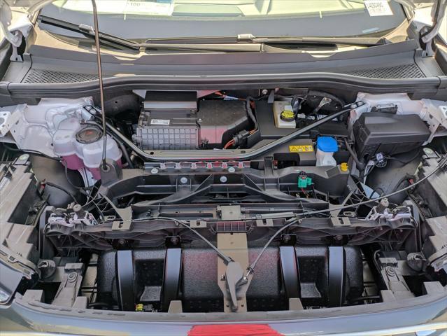Photo of 2025 Glacier White Audi Q4 e-tron Sportback