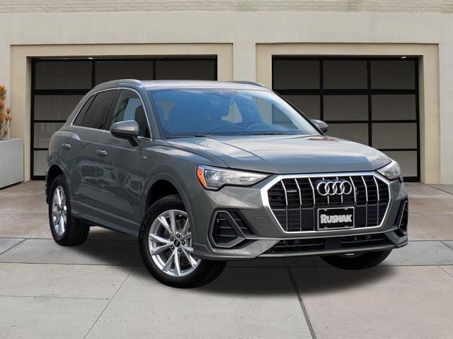 Photo of 2022 Chronos Gray Metallic Audi Q3