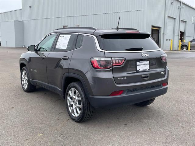 Photo of 2022 Granite Crystal Metallic Clearcoat Jeep Compass