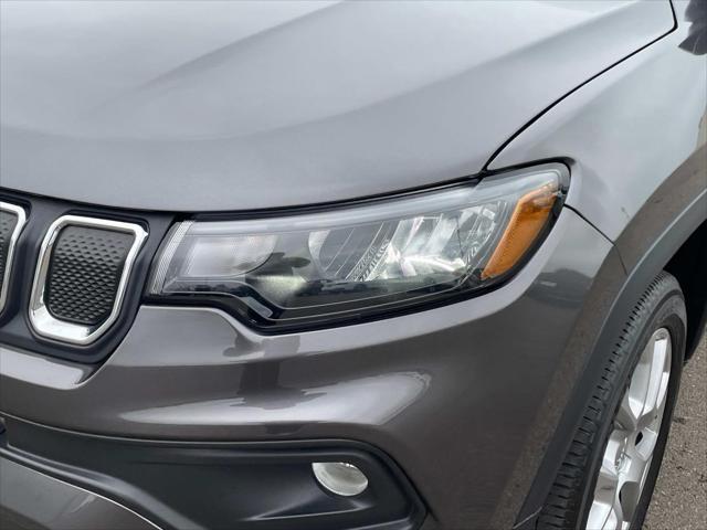 Photo of 2022 Granite Crystal Metallic Clearcoat Jeep Compass