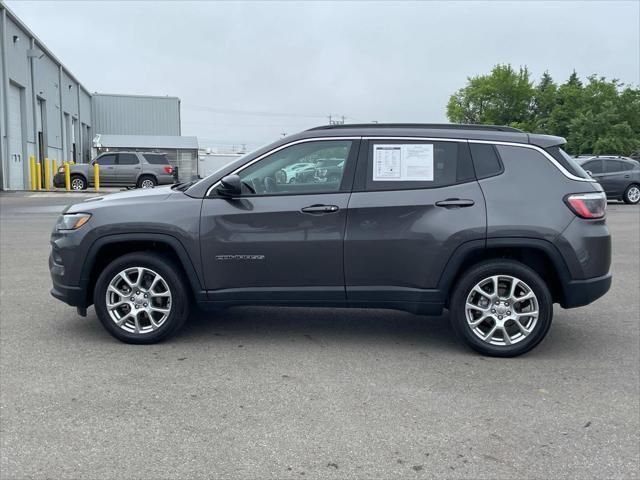 Photo of 2022 Granite Crystal Metallic Clearcoat Jeep Compass