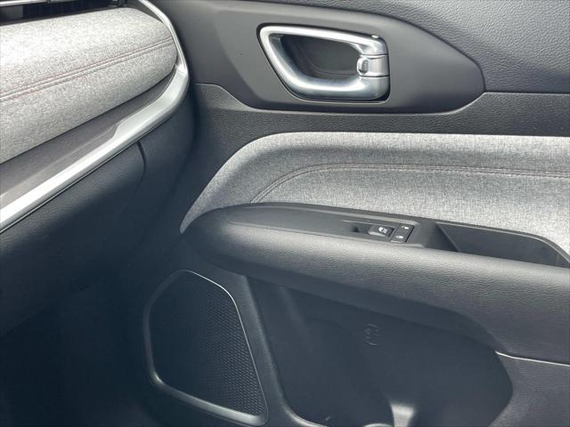 Photo of 2022 Granite Crystal Metallic Clearcoat Jeep Compass