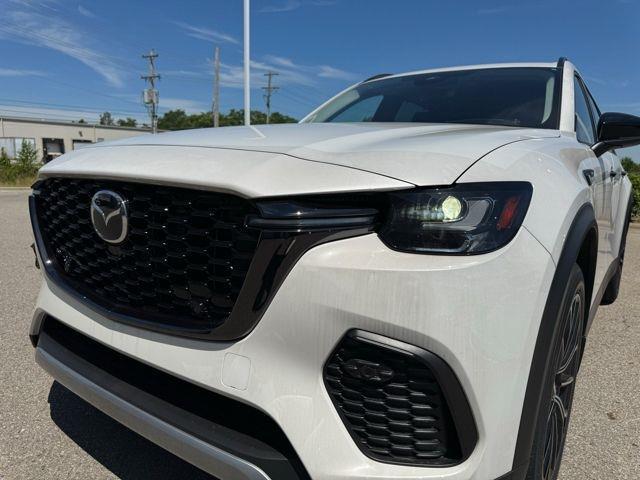 Photo of 2025 Rhodium White Premium Mazda CX-70 PHEV