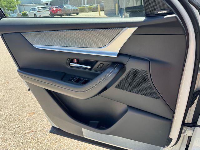 Photo of 2025 Rhodium White Premium Mazda CX-70 PHEV