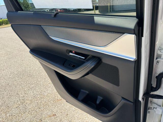 Photo of 2025 Rhodium White Premium Mazda CX-70 PHEV