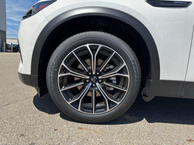 Photo of 2025 Rhodium White Premium Mazda CX-70 PHEV