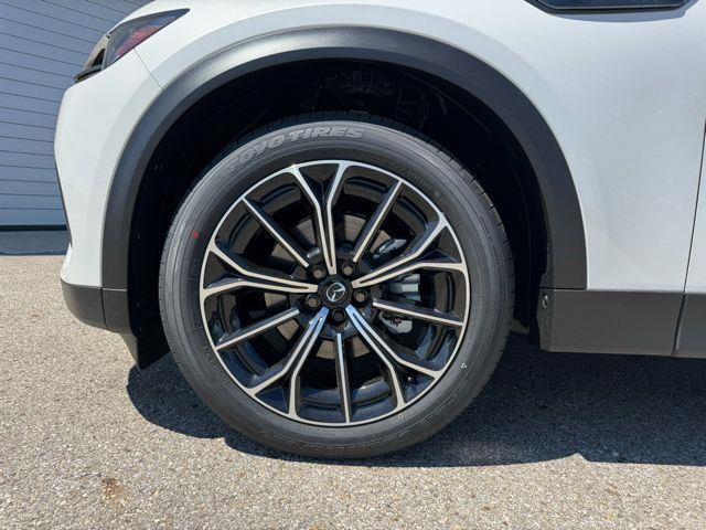 Photo of 2025 Rhodium White Premium Mazda CX-70 PHEV