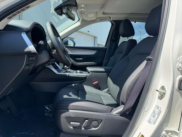 Photo of 2025 Rhodium White Premium Mazda CX-70 PHEV