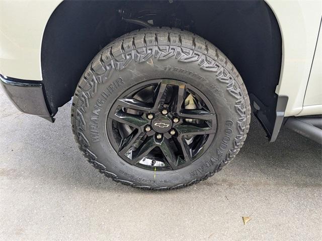 Photo of 2025 Summit White Chevrolet Silverado 1500