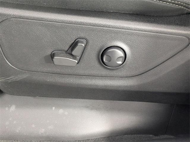 Photo of 2022 Bright White Clearcoat RAM 1500