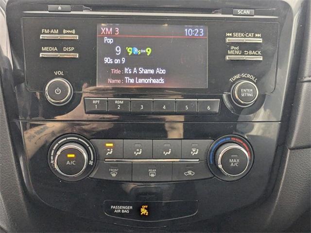 Photo of 2017 Brilliant Silver Nissan Rogue