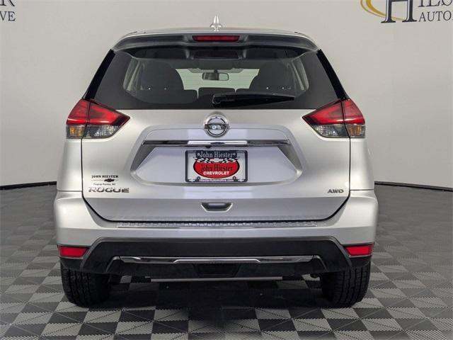 Photo of 2017 Brilliant Silver Nissan Rogue