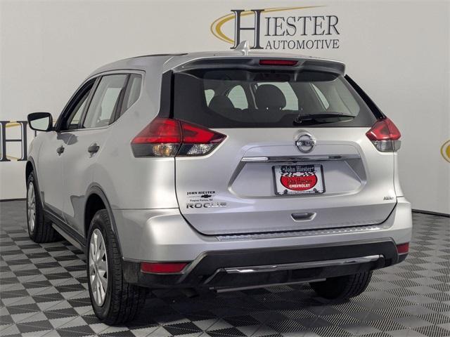 Photo of 2017 Brilliant Silver Nissan Rogue